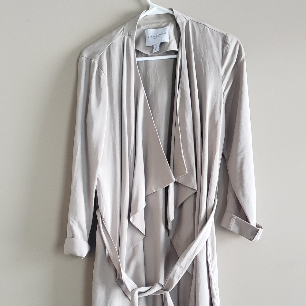 Jacket with front tie